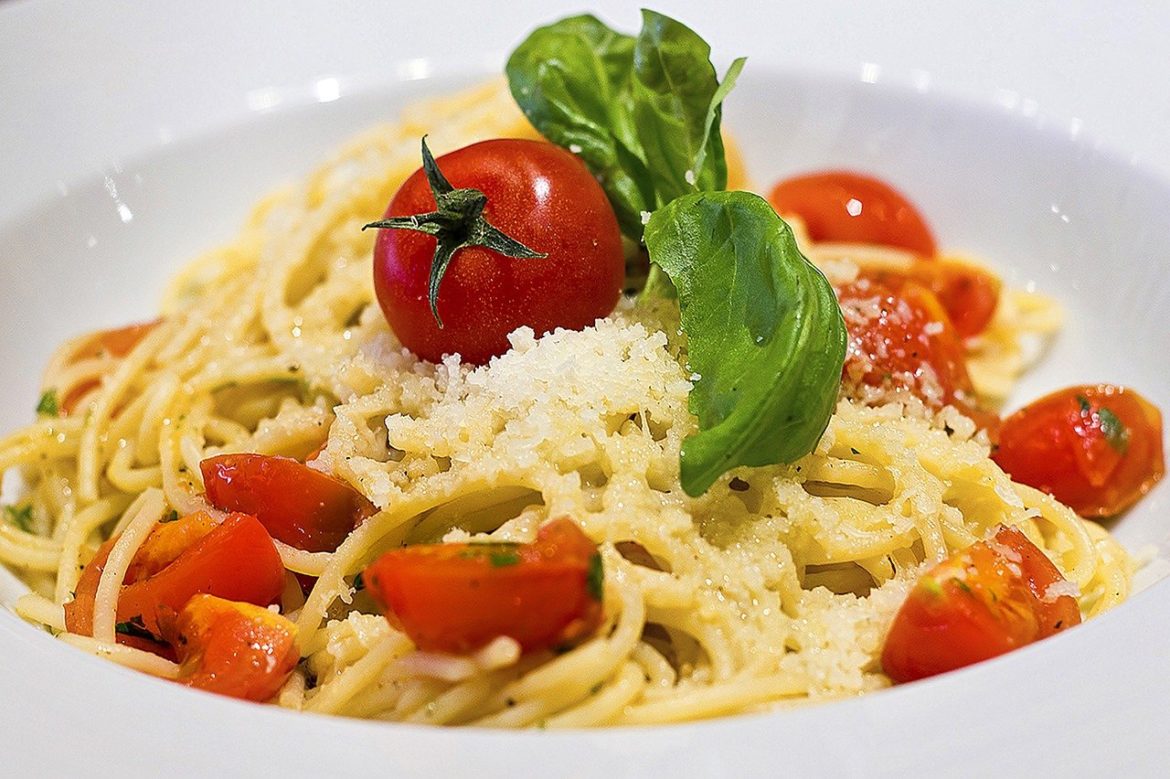 Spaghetti mit frischen Tomaten. Spaghetti a picchio pacchio. Foto: pastel100 /Pixabay