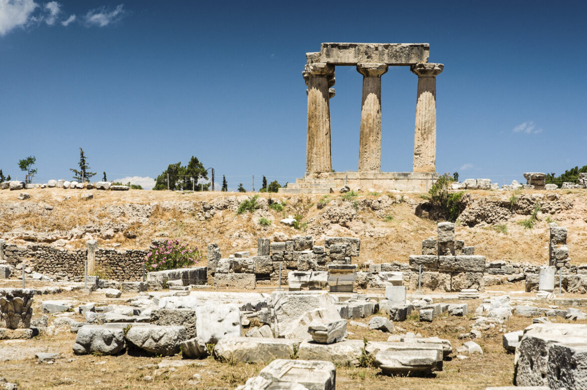 Mediterrane Lebernsweise. Tempelruine von Korinth.