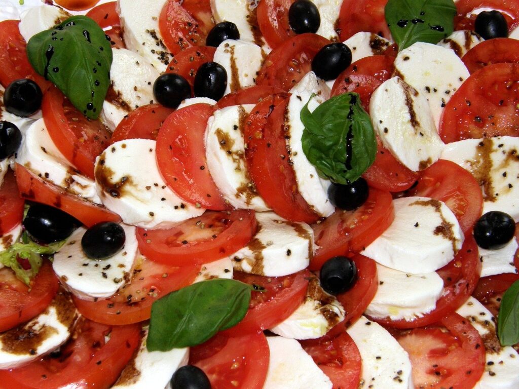 Mozarella und Tomaten - eine berühmte italienische Vorspeise