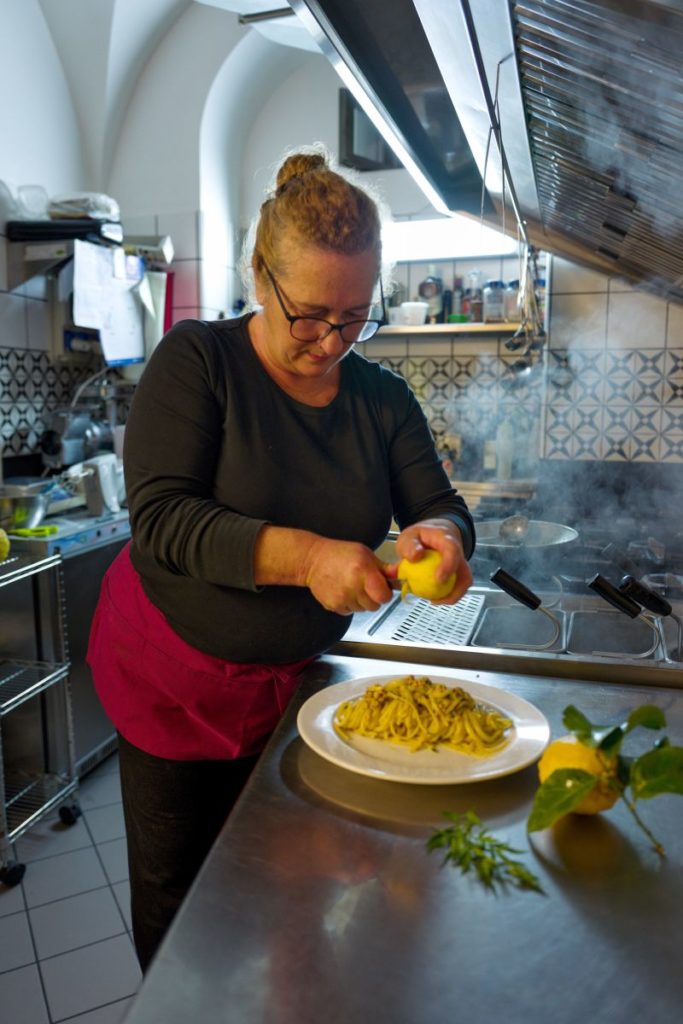 Pasta trifft Zitrone in der Taverna Buonvicino in Amalfi.