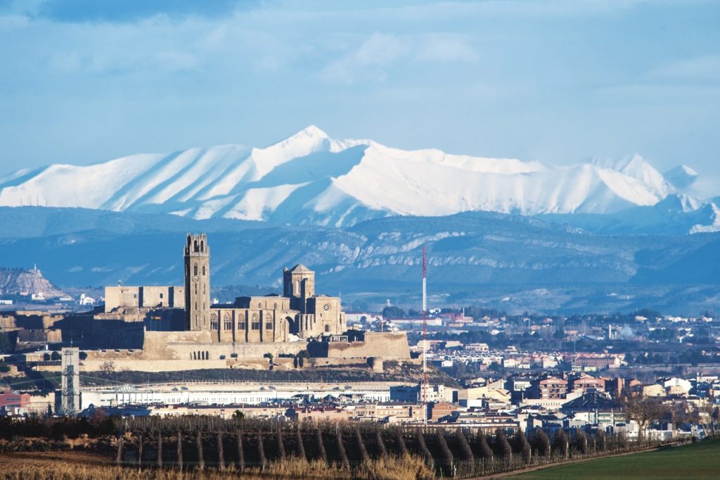 Blick auf die Stadt Lleida und die Pyrenäen im Hintergrund Foto: Ramon Gabriel.