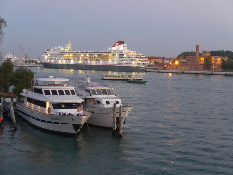 Kreuzfahrtschiff Hafen Venedig